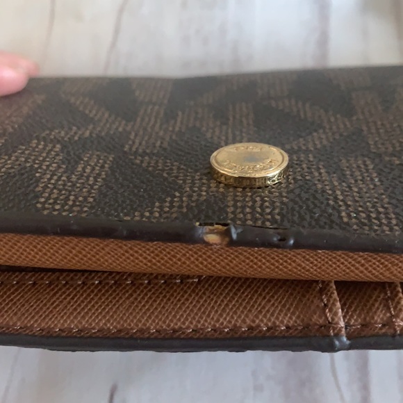 Michael Kors Cell Phone Wallet Holder - Picture 9 of 11